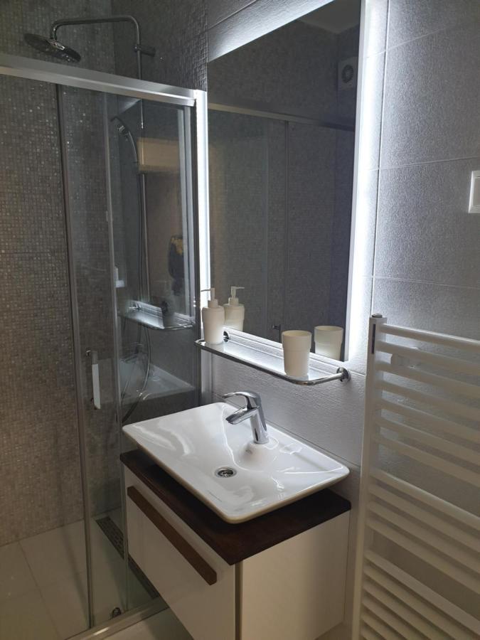 Apartman Viktoria Tuzla Exterior photo
